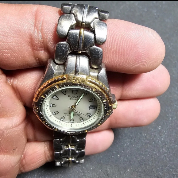 PULSAR SOLAR LADIE'S SOLAR WATCH GOlD SILVER TONE V182-0A20 FOR PARTS OR REPAIR - Picture 2 of 7